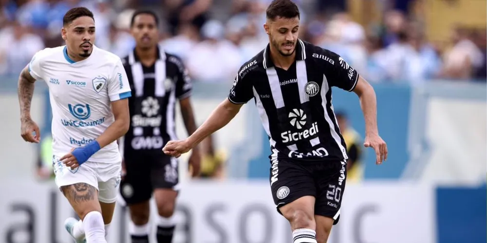 Vinicius Diniz com a camisa do Operário.