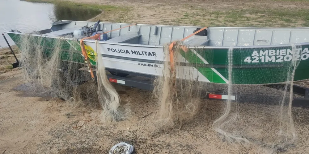 Polícia Militar Ambiental no local do flagrante