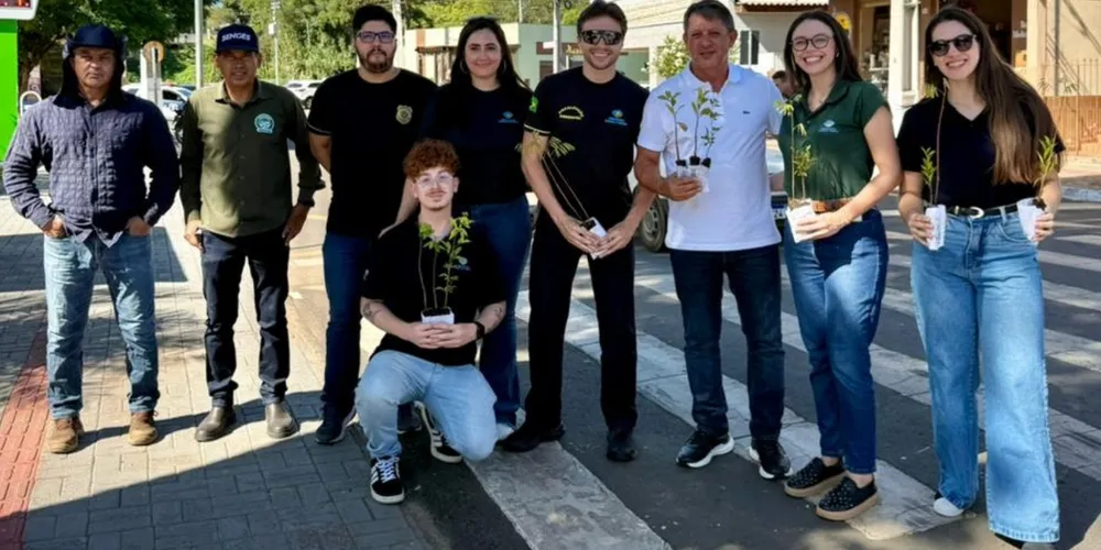 Prefeito Gerson Nunes, servidores da Secretaria de Meio Ambiente e IAT reunidos
