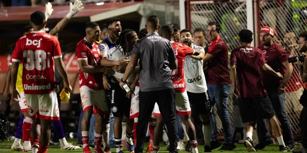 Confusão em jogo válido pela 5ª rodada da Série B, entre Vila Nova e Operário Ferroviário