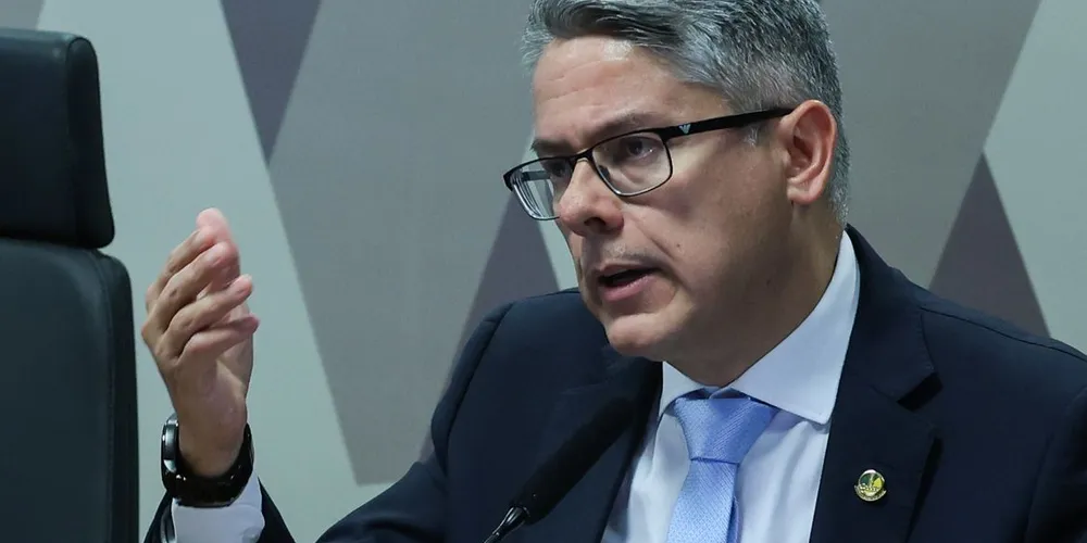 CPI rejeita o relatório final presentado pelo senador Alessandro Vieira no último dia de funcionamento do colegiado.
