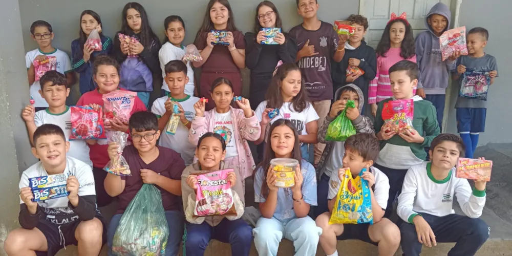 Educandos puderam degustar doces e solidariedade