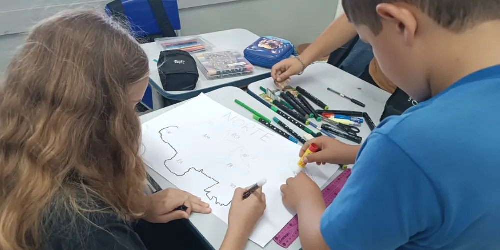 Estudantes produziram sobre questões aprendidas em sala