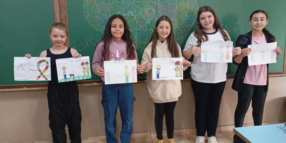 Estudantes produziram seus próprios materiais de conscientização