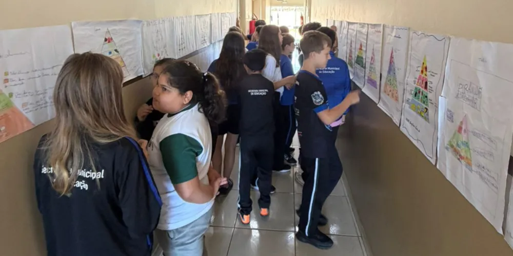 Educandos expuseram seus trabalhos para verificação dos colegas