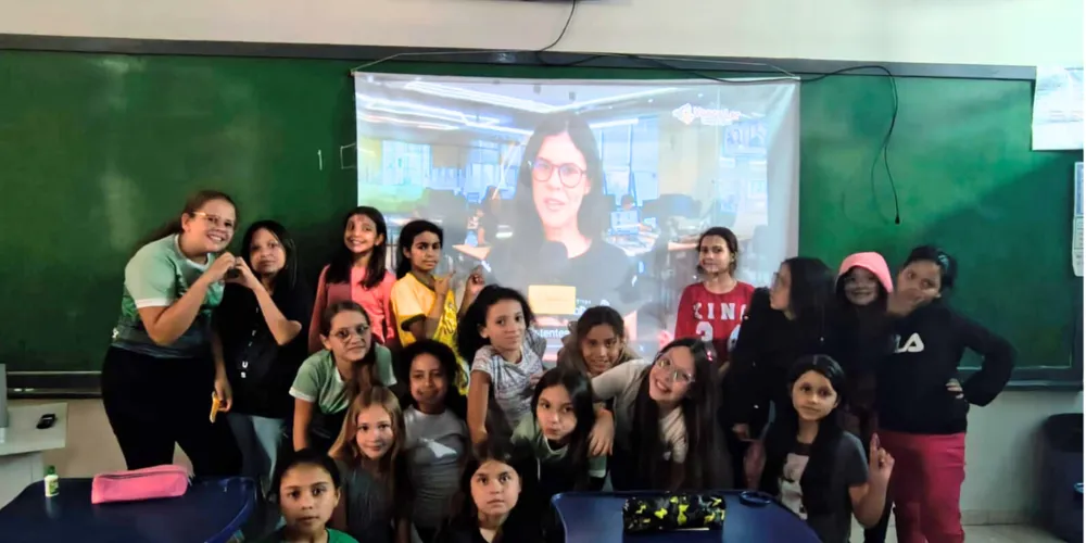 Estudantes puderam acompanhar o relato da jornalista Lilian Magalhães