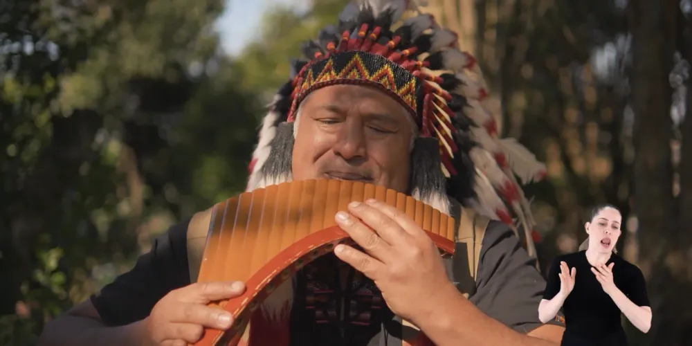 Natural do Peru, Javier cresceu em contato com a música e a cultura inca desde criança