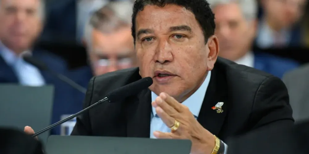Magno Malta está internado em Brasília desde a quinta-feira (30)