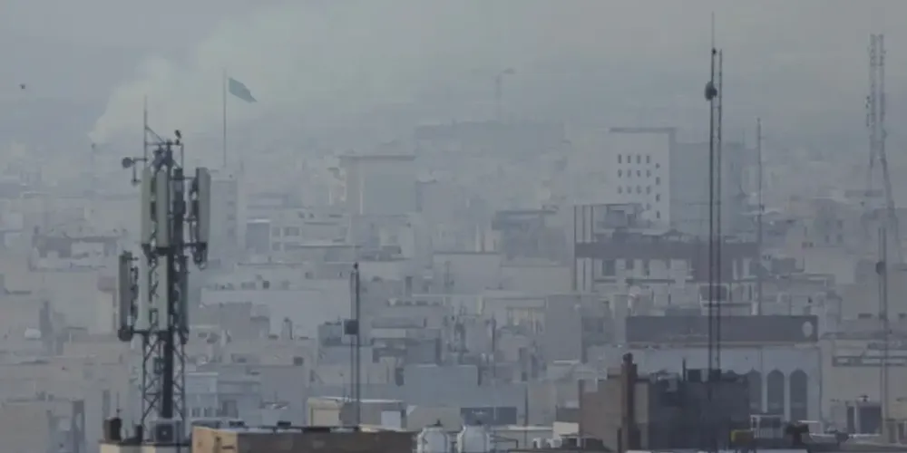 As autoridades iranianas pediram que civis fiquem atentos a sobreviventes