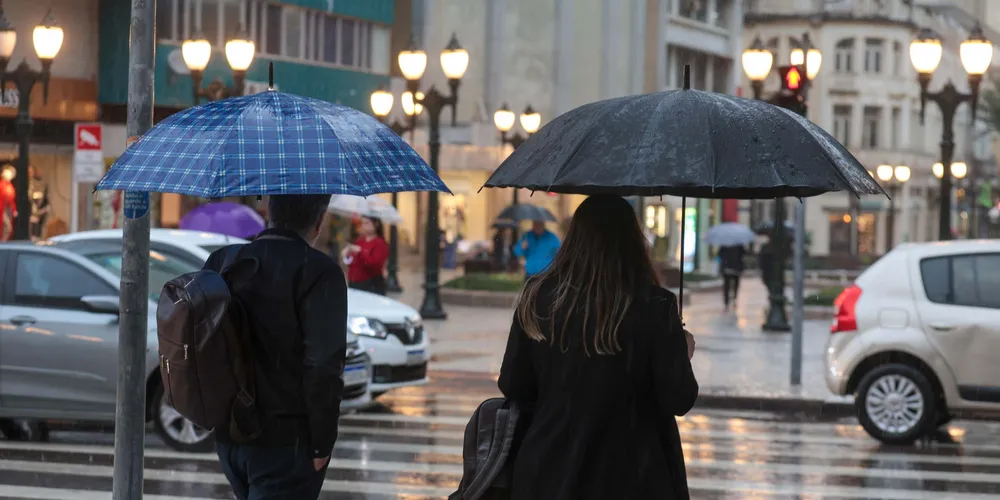 A frente fria deve deixar o Estado apenas no domingo (10)