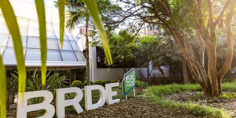 O resultado reflete tanto a intensificação da atuação comercial do banco quanto a ampliação de parcerias com entidades empresariais.