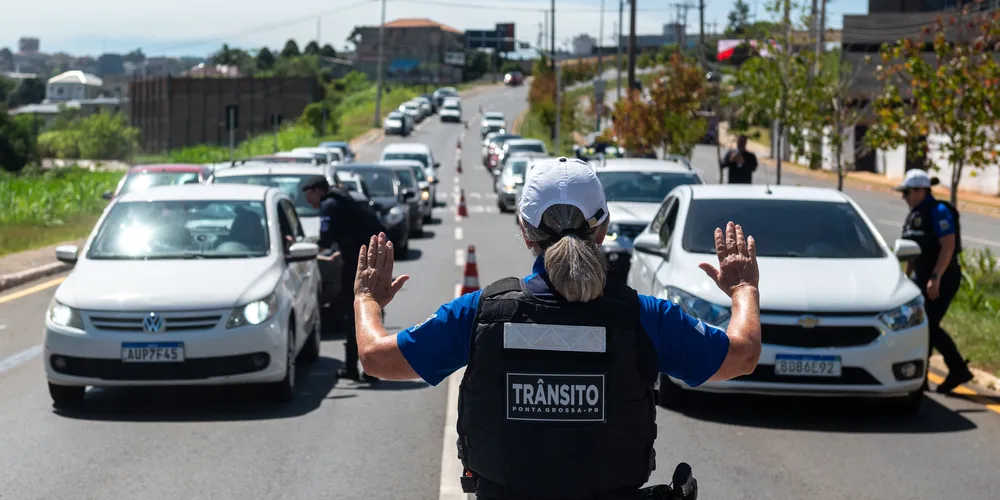 Blitz pé na faixa, na Avenida Visconde de Taunay