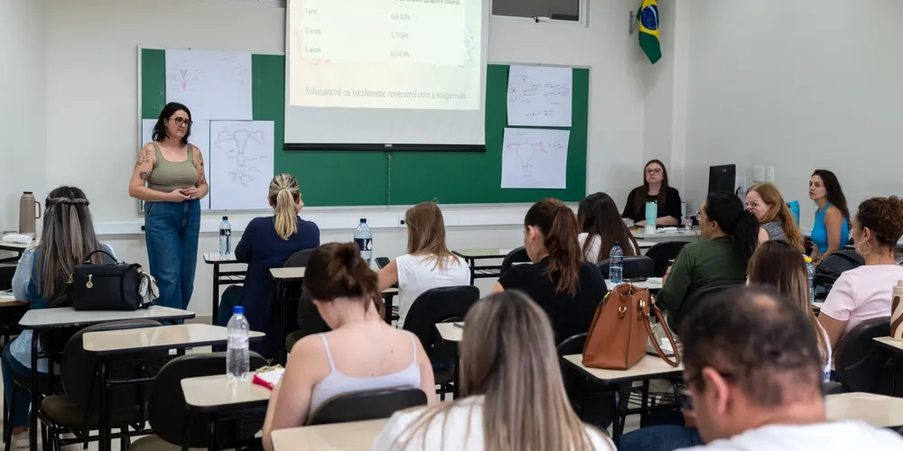 A atividade é realizada pela Escola Municipal de Saúde Pública e pelo Centro Municipal da Mulher (CMM)