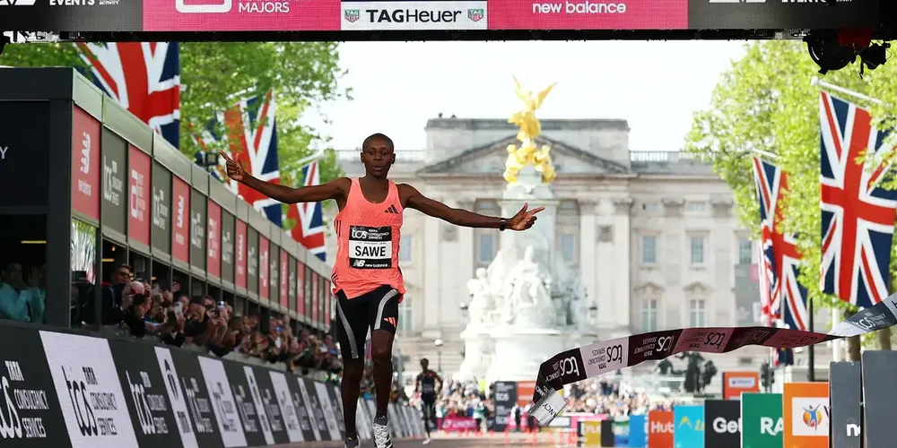 O queniano de 30 anos de idade superou o recorde mundial anterior da maratona