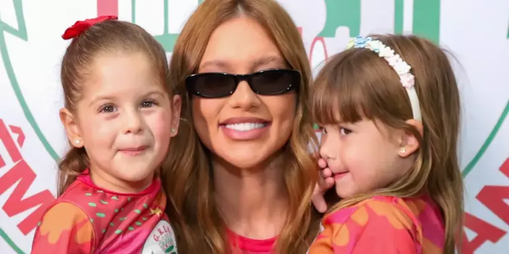 Motivo da denúncia seria as frequentes viagens feitas pela influenciadora junto com os filhos pequenos