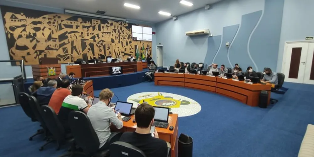 O encontro acontece no Plenário da Casa e é aberto à participação da população