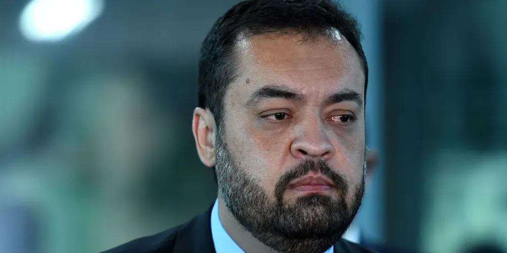 Castro renunciou ao cargo às vésperas do julgamento no TSE