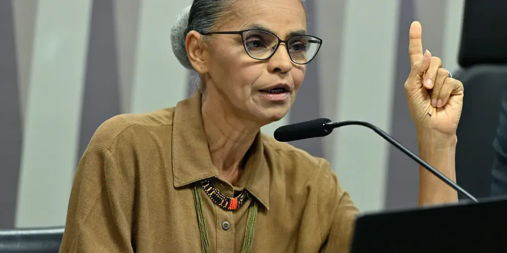 Depois de ser atendida por uma equipe do SAMU, Marina Silva discursou no evento