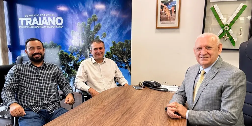 A reunião aconteceu em Curitiba e reforça a aproximação entre o Legislativo estadual e as prefeituras dos Campos Gerais