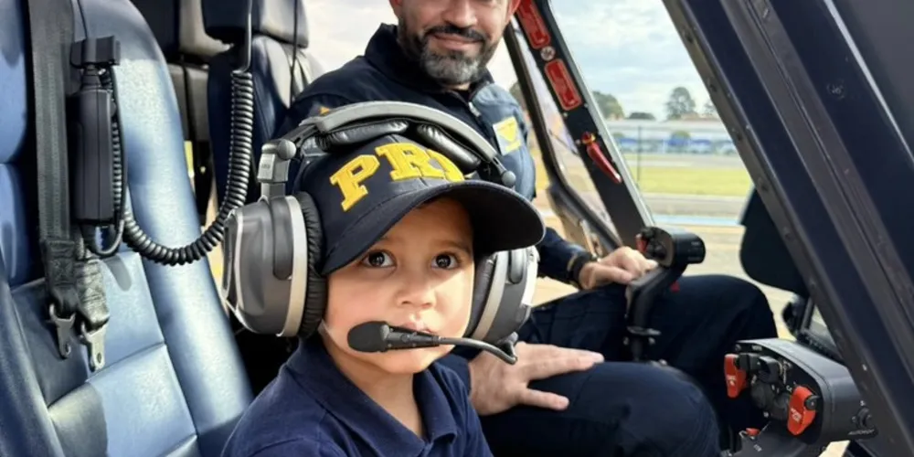 Eles puderam conhecer a aeronave que o transportou e conversar com a equipe