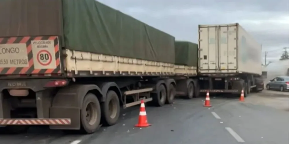 Não havia previsão de liberação da pista até o momento desta reportagem