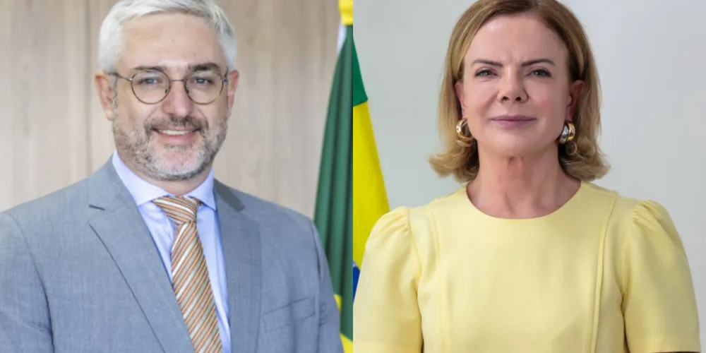 O ministro da Saúde em exercício, Adriano Massuda, e a ministra de Relações Institucionais, Gleisi Hoffmann