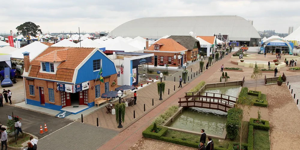 Consolidado como a maior vitrine tecnológica da cadeia leiteira na América Latina, o Agroleite 2026 está agendado para ocorrer entre os dias 03 e 07 de agosto