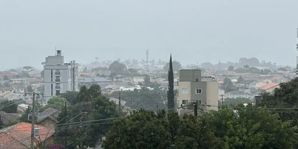 A instabilidade pode provocar vendavais com chuva de granizo nas regiões Oeste, parte do Noroeste, Centro e Região Metropolitana de Curitiba