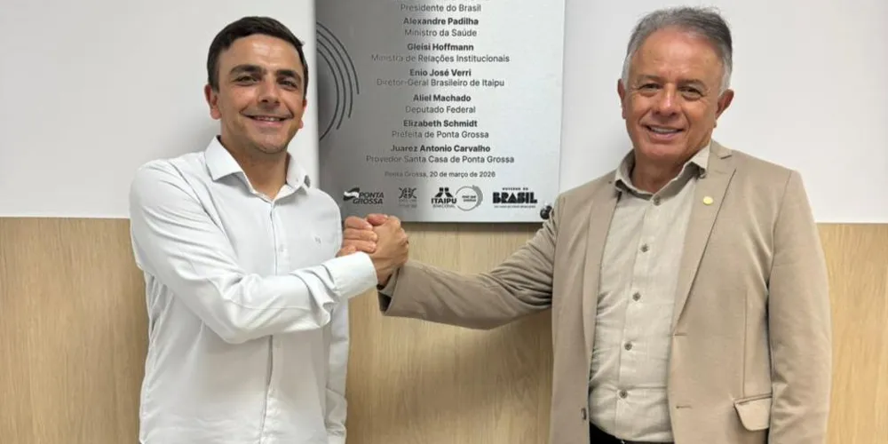 O deputado federal Aliel Machado (PV) e o provedor da Santa Casa, Juarez Carvalho