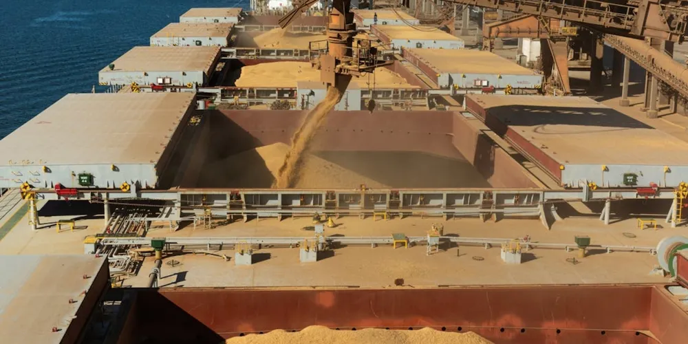 Avanço da colheita da soja no Paraná, que já atinge 70% da área, é acompanhado de perto pela alta dos custos operacionais e exigências logísticas