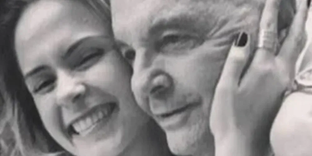 Ana Paula abraçada com seu pai, Gerardo Henrique Machado Renault