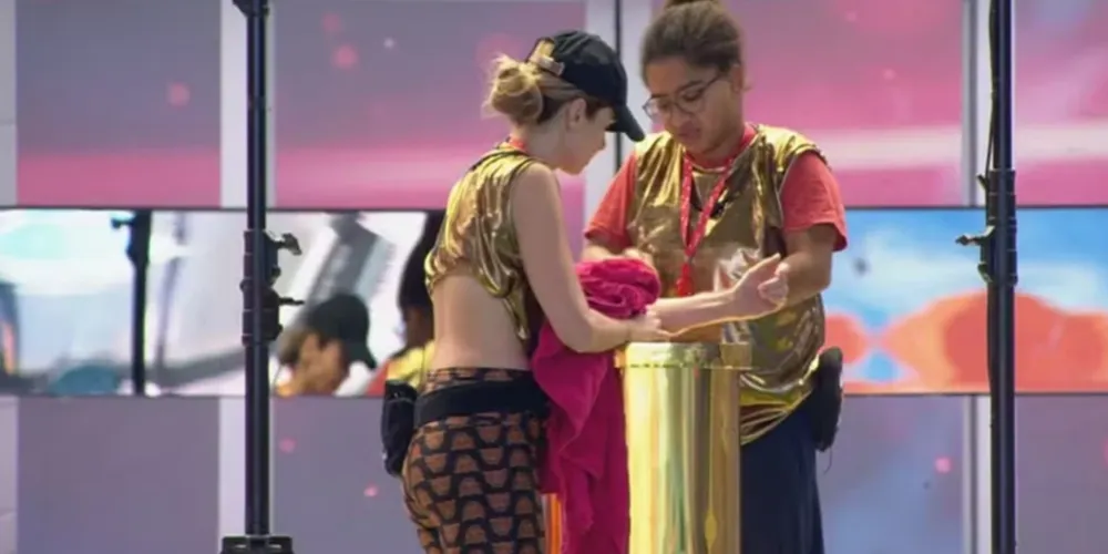 Ana Paula e Milena em dinâmica do Castigo do Monstro