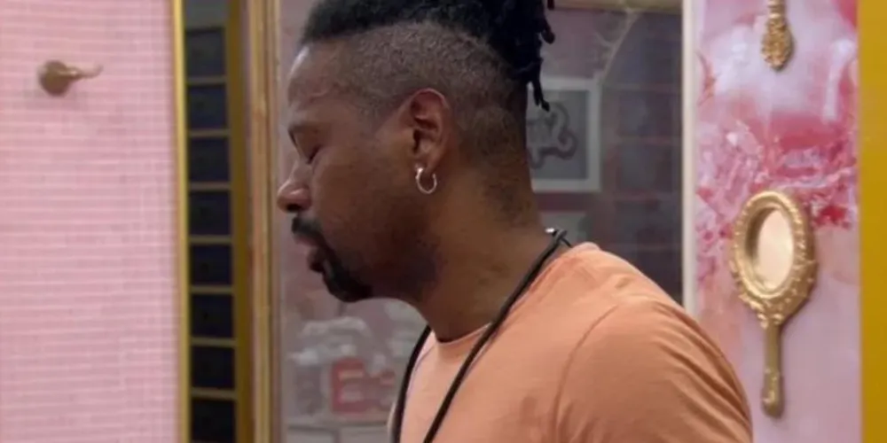 Horas depois de voltar ao jogo, o participante chorou durante conversas com colegas