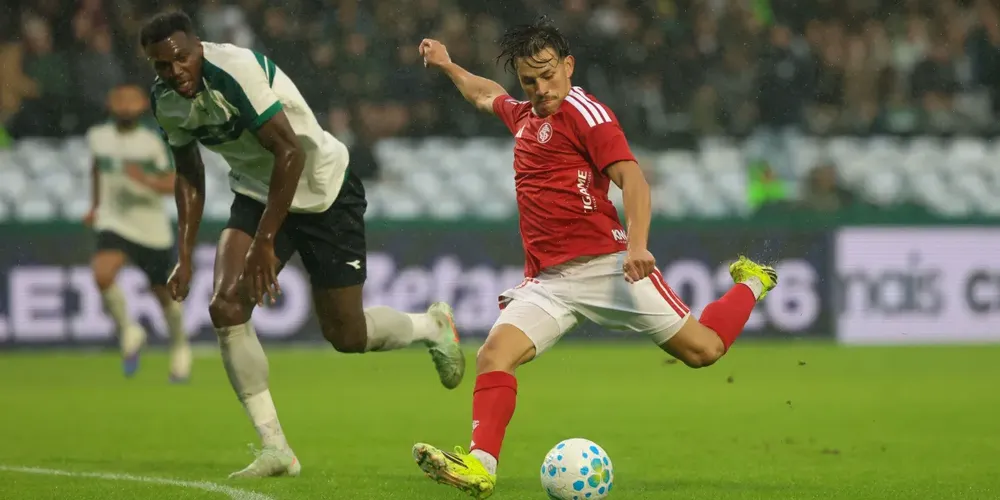 Bernabei arrisca chute contra o Coritiba