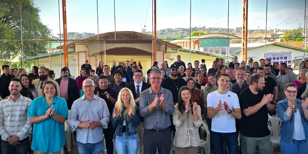 Parlamentares durante uma sessão da 'Câmara nos Bairros'