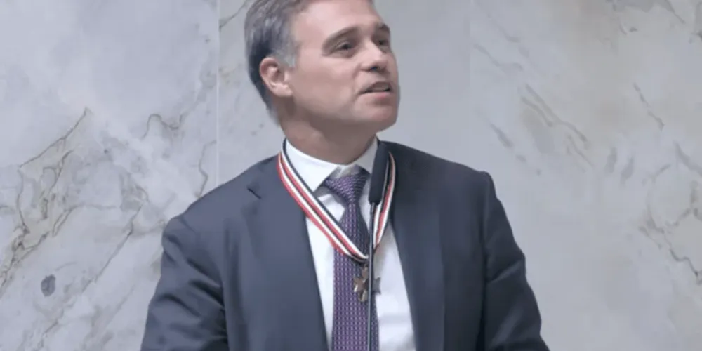 Em um discurso de mais de 20 minutos, o ministro do STF ainda deu recados ao Poder Judiciário