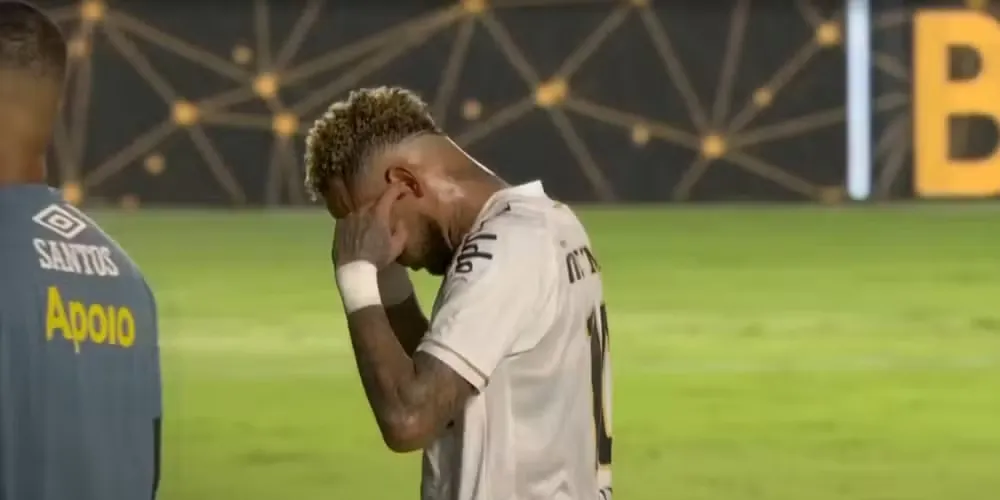 O jogador teve atuação discreta e perdeu uma chance clara de gol quando o jogo estava 2 a 2