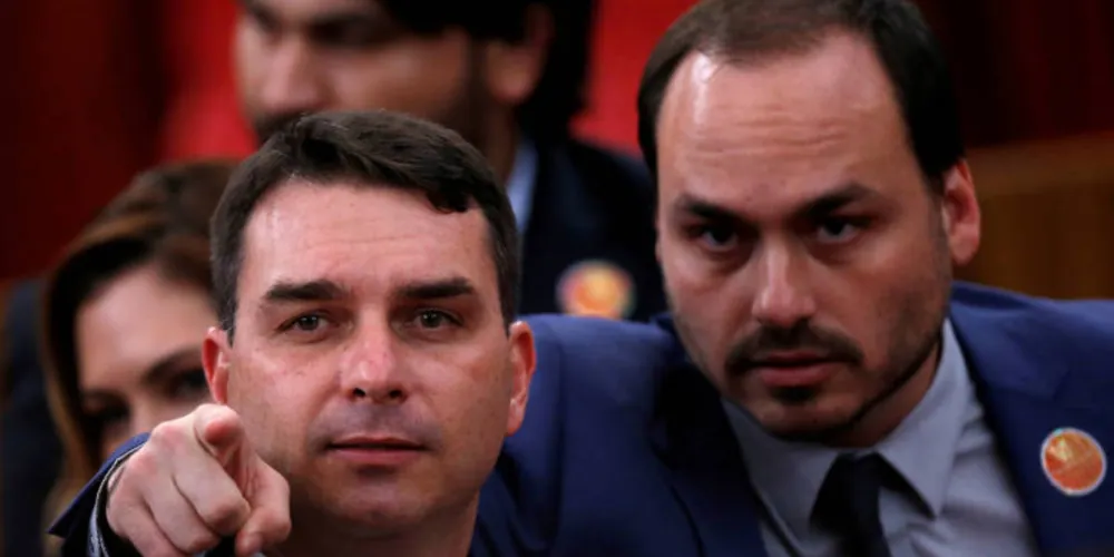 Carlos e Flávio Bolsonaro juntos