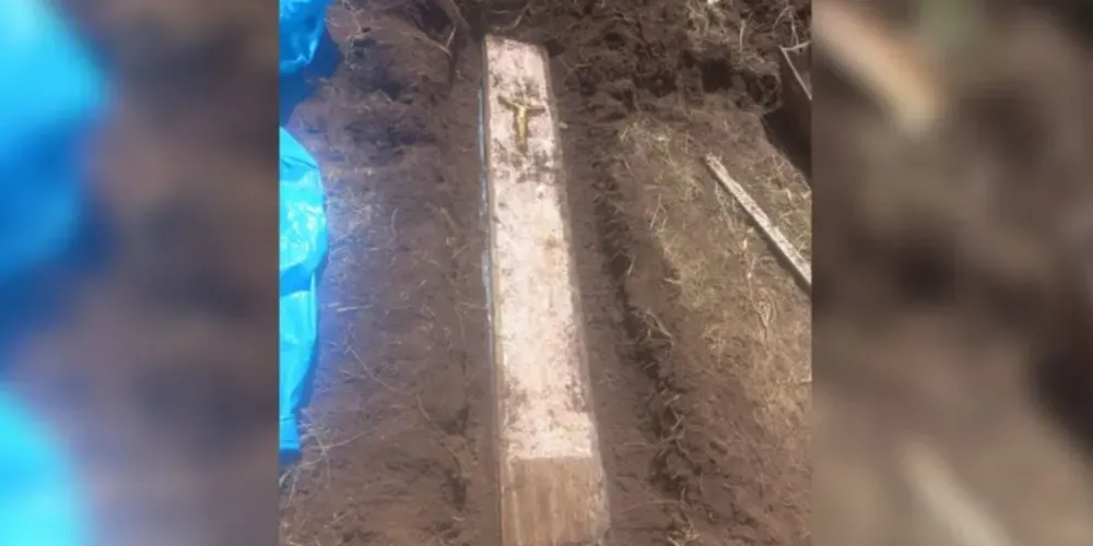 Caixão artesanal foi encontrado