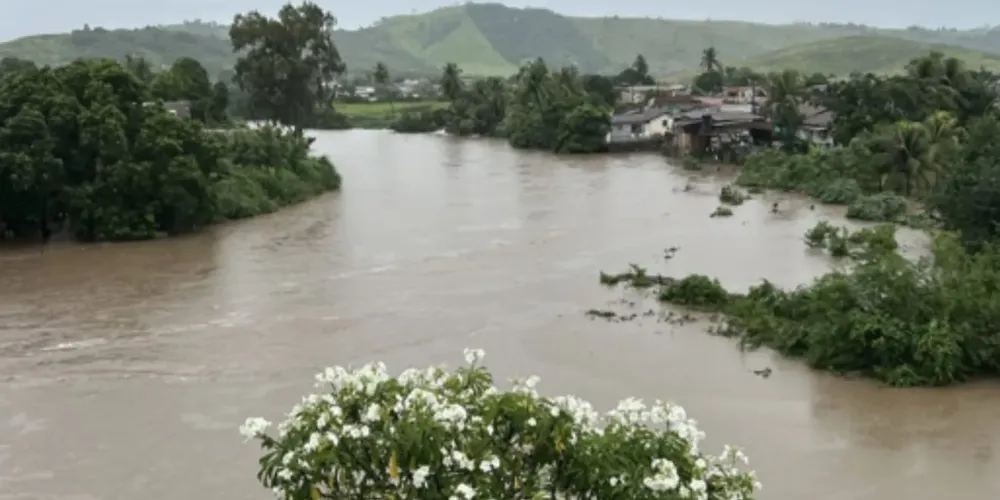 Encontro das águas do rio Capibaribe Mirim e riacho Marias Pretas