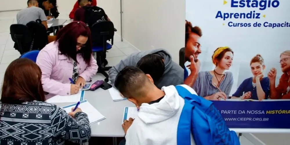 As oportunidades são destinadas a alunos do ensino médio e do ensino superior.