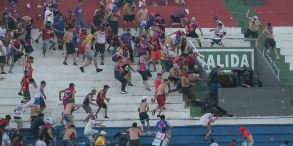 O jogo entre Olimpia e Cerro Porteño foi suspenso nesse domingo (19)