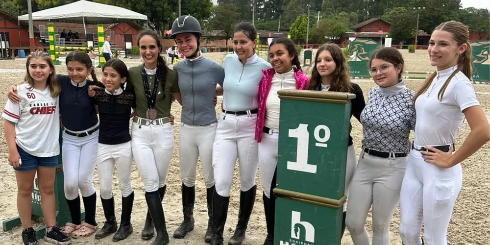 As atletas foram campeãs por equipe do Rocha Top