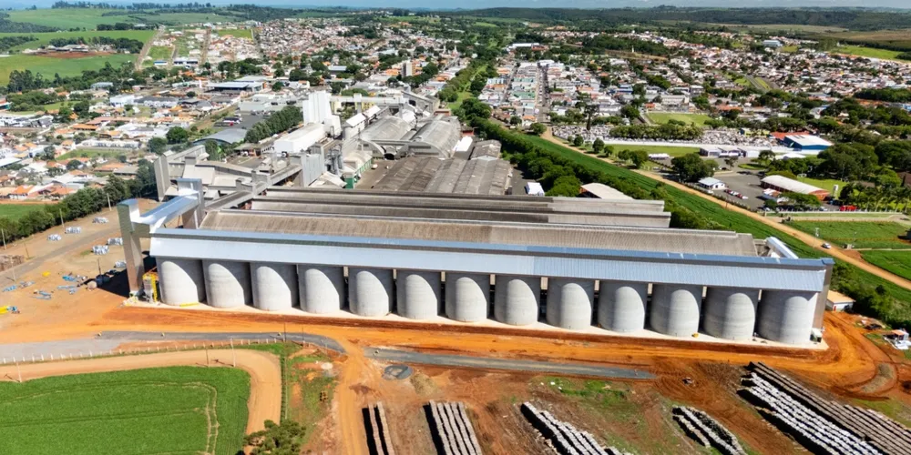 Estrutura de armazenagem da Capal, que hoje comporta cerca de 745 mil toneladas de grãos, é fundamental para garantir a agilidade no recebimento da safra de verão