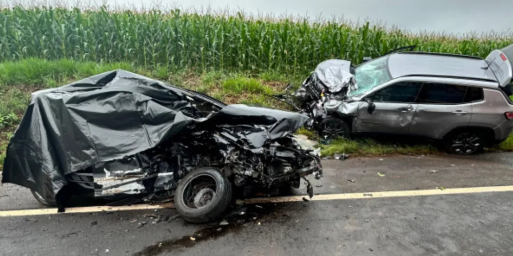 O acidente ocorrido na manhã deste domingo (26) envolveu dois carros na BR-373