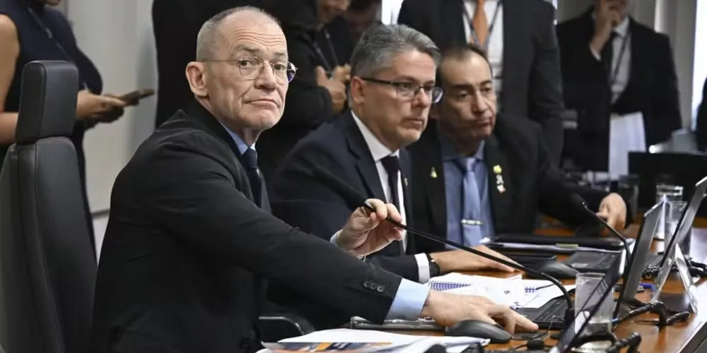 Com 221 páginas, o parecer do relator mirou principalmente condutas de ministros do Supremo