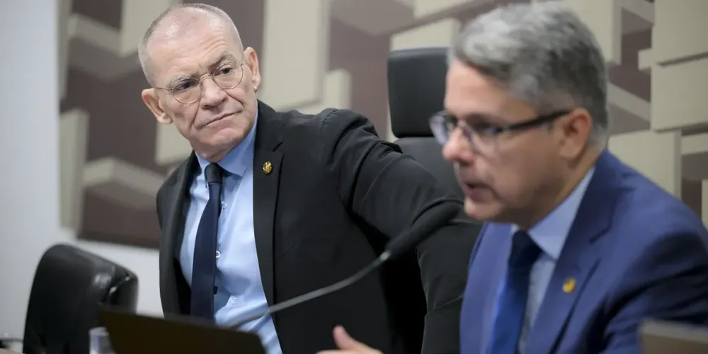 O presidente da CPI, senador Fabiano Contarato (PT-ES), e o relator, senador Alessandro Vieira (MDB-SE)
