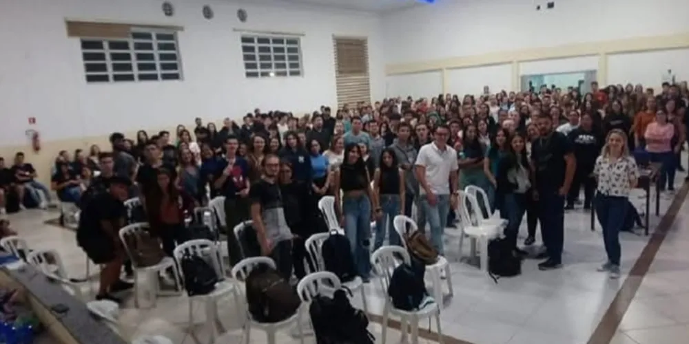 Cursinho da Imaculada com 170 alunos escritos