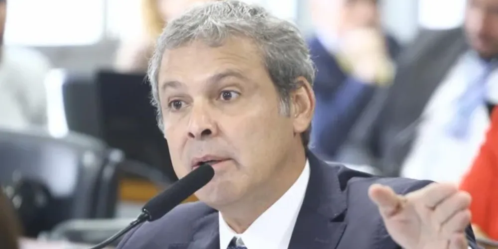 Lindbergh Farias acusa Eduardo de tentar interferir em decisões da Justiça Eleitoral durante o período de campanha