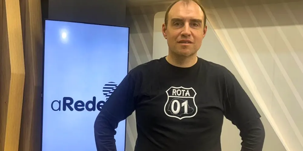 Daniel Wagner, diretor executivo do Hotel Planalto Select; na foto, o empresário divulga seu projeto 'Rota 01 Mototurismo'